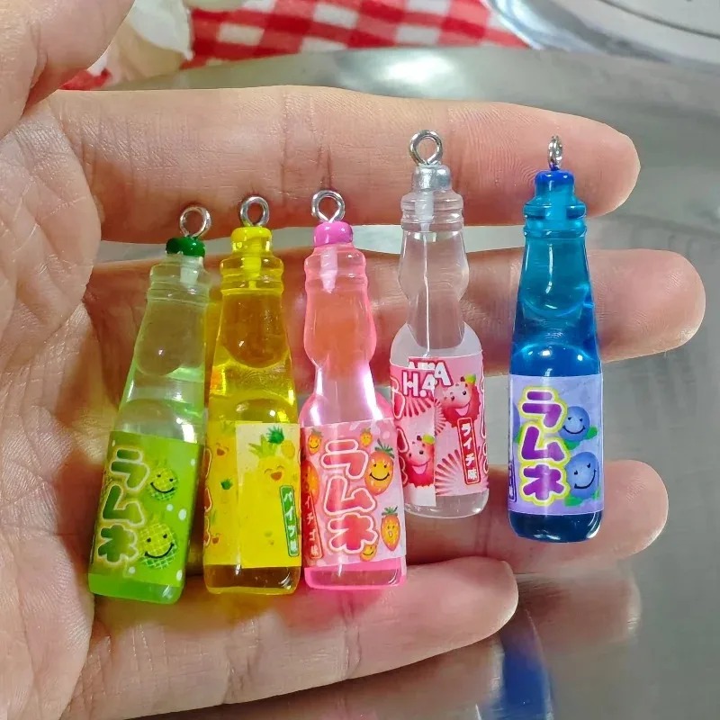 Resin Craft Projects - 10 Stück kleine Getränkeflaschen-Harzanhänger, Kawaii-Getränkeflaschen-Anhänger, DIY-Bastelzubehör